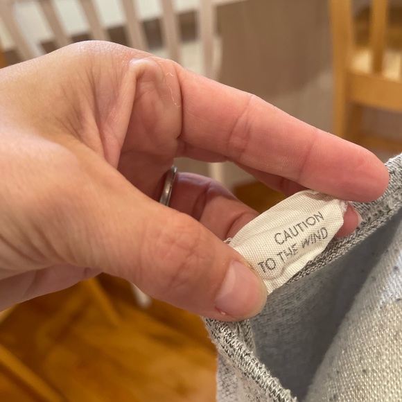 💜 5 for $25 or 3 for $18 Caution to the Wind gray short sleeve knitted t… - Picture 6 of 7